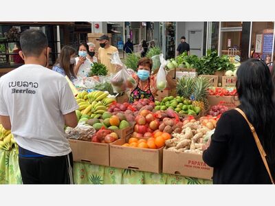 Farmers Market at Queen Ka'ahumanu Center Blooming Again