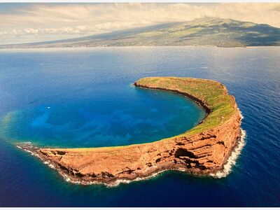 Rolling Stones Eyeing Molokini for Experimental 'Boat Drive-In' Concert {NRL}