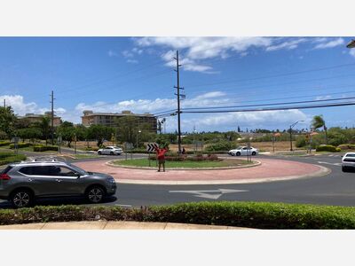 SPECIAL REPORT: Kihei Pedestrian Stuck 2 Hours Inside Roundabout Center